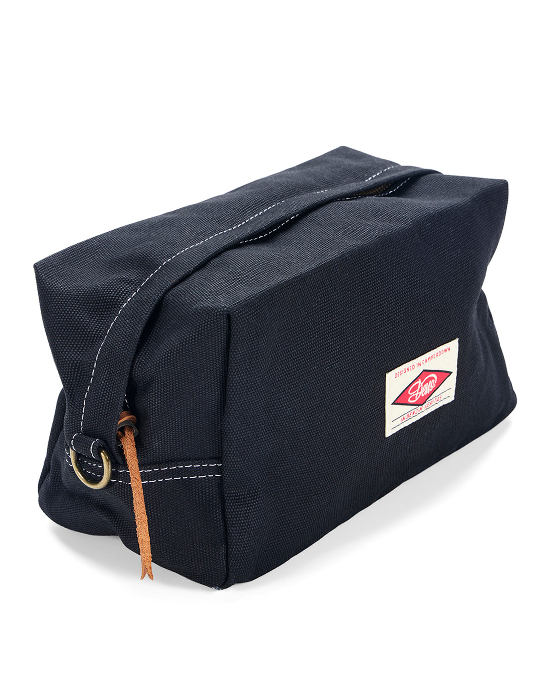 D261MBG354_GetawayToiletryBag-Black-02