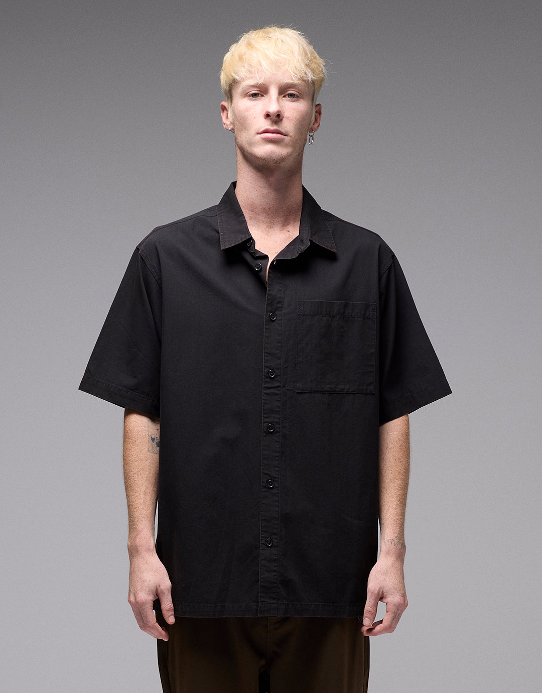 FORMER_Q4.25_FSH-25404-WSHBLK-VIVIAN-SHUNNING-SS-SHIRT-FMR-Q425-2