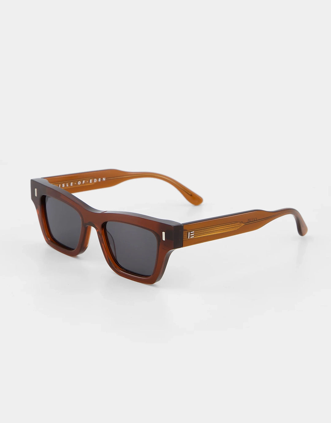 Olli-brown-threequarters_3000x_c4bd703a-3dea-4801-9249-d53b420b465c