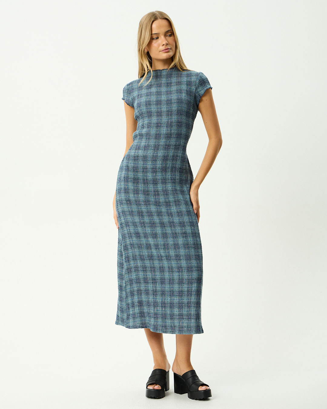 elodie-hemp-seersucker-midi-dress-navy-check-01
