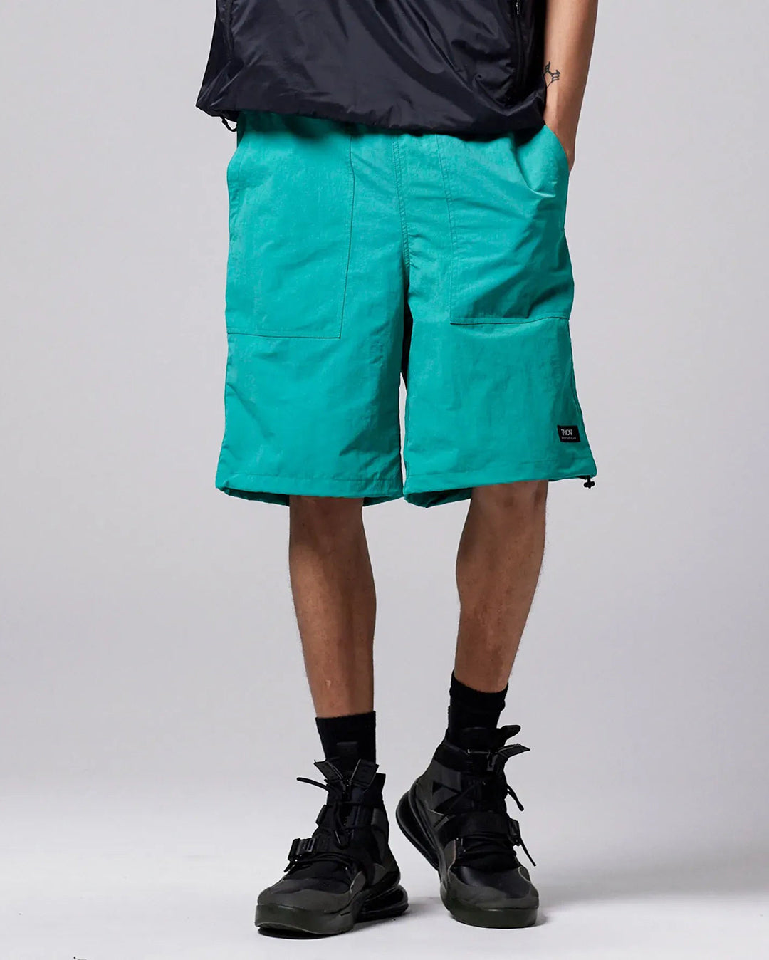 non-down-mountain-w-pocket-shorts-moss-blue-green-1